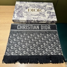 CHRISTIAN DIOR